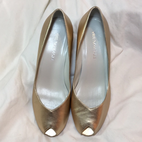 Brunomagli gold open toe heel. - Picture 3 of 8